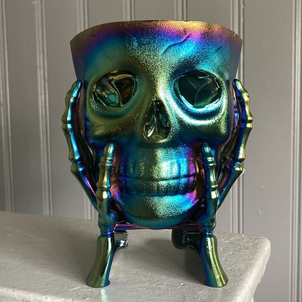 NWT Green Iridescent Oil Slick Skull 💀 in Hands Snack or Candy Bowl Decoration